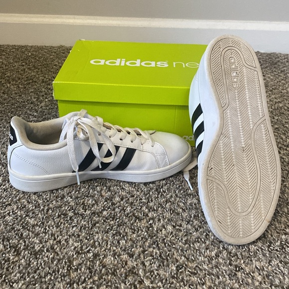 Size 7 Adidas Grand Court w/ Cloudfoam cushion - Picture 4 of 4